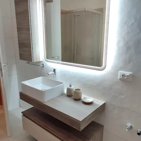 Apartment Yellow & Trieste