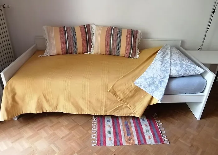 Yellow & Апартаменти Трієст