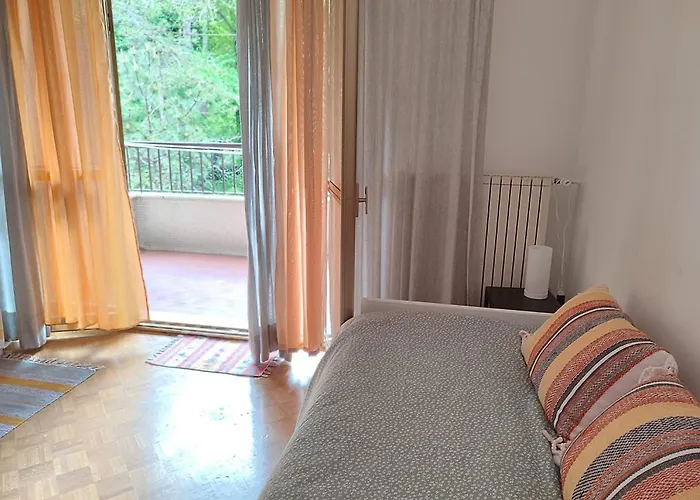 Апартаменти Yellow & *